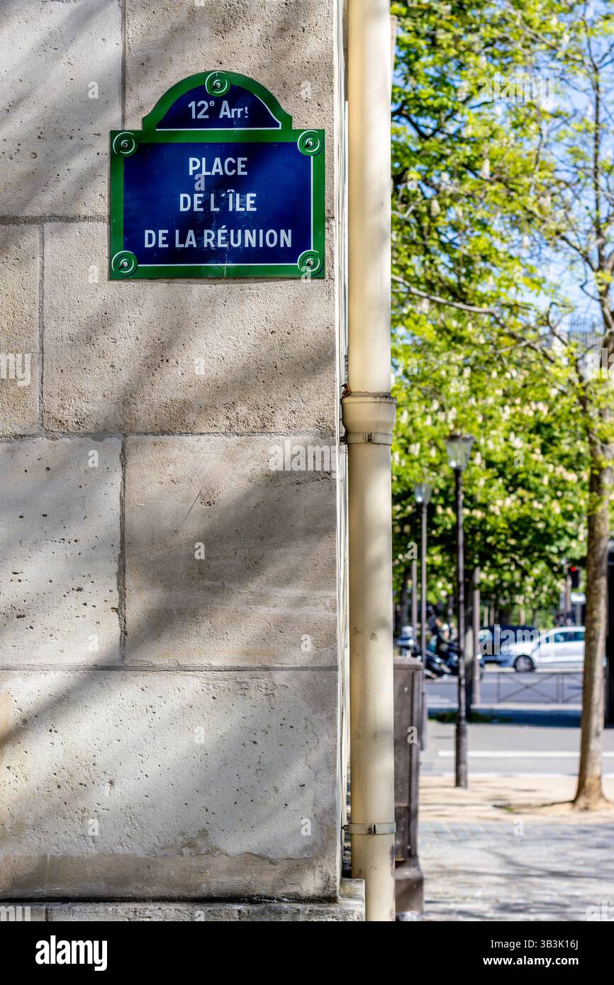 Cartello stradale parigino, Place de l'île de la Réunion (isola della réunion) a Parigi 11° arrondissement Foto Stock
