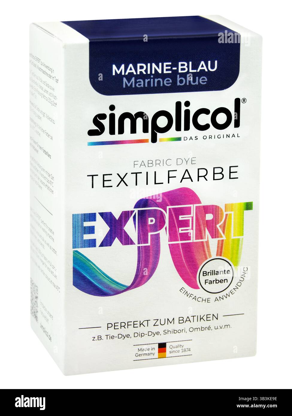 Amburgo, Germania - aprile 26 2025: Colorante tessile tedesco Simplicol Textilfarbe Expert originale isolato su sfondo bianco Foto Stock