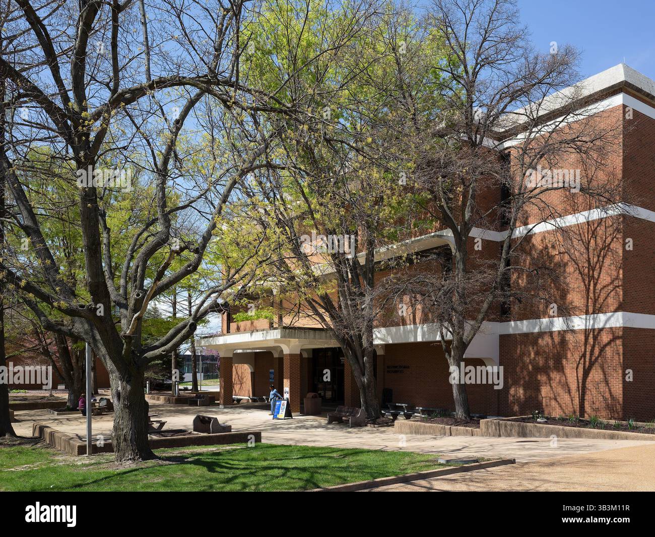 Florissant Valley Community College, sede: Ferguson, Missouri, architetto: Kenneth E. Wischmeyer Foto Stock