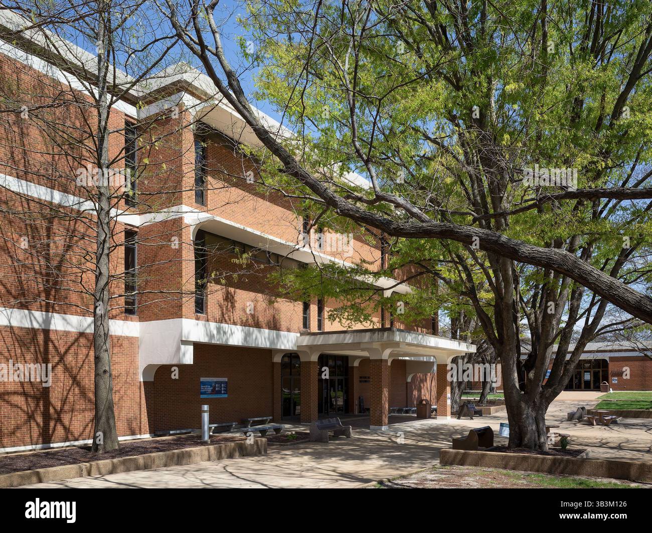 Florissant Valley Community College, sede: Ferguson, Missouri, architetto: Kenneth E. Wischmeyer Foto Stock