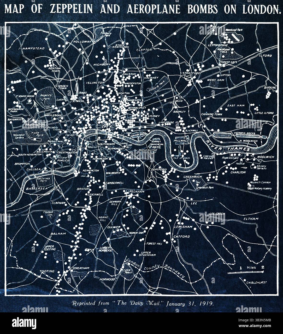 Mappa degli Zeppelin e delle bombe aeroplane a Londra - Mappa storica dei bombardamenti della prima Guerra Mondiale, Mappa Vintage di Londra, storia militare Foto Stock