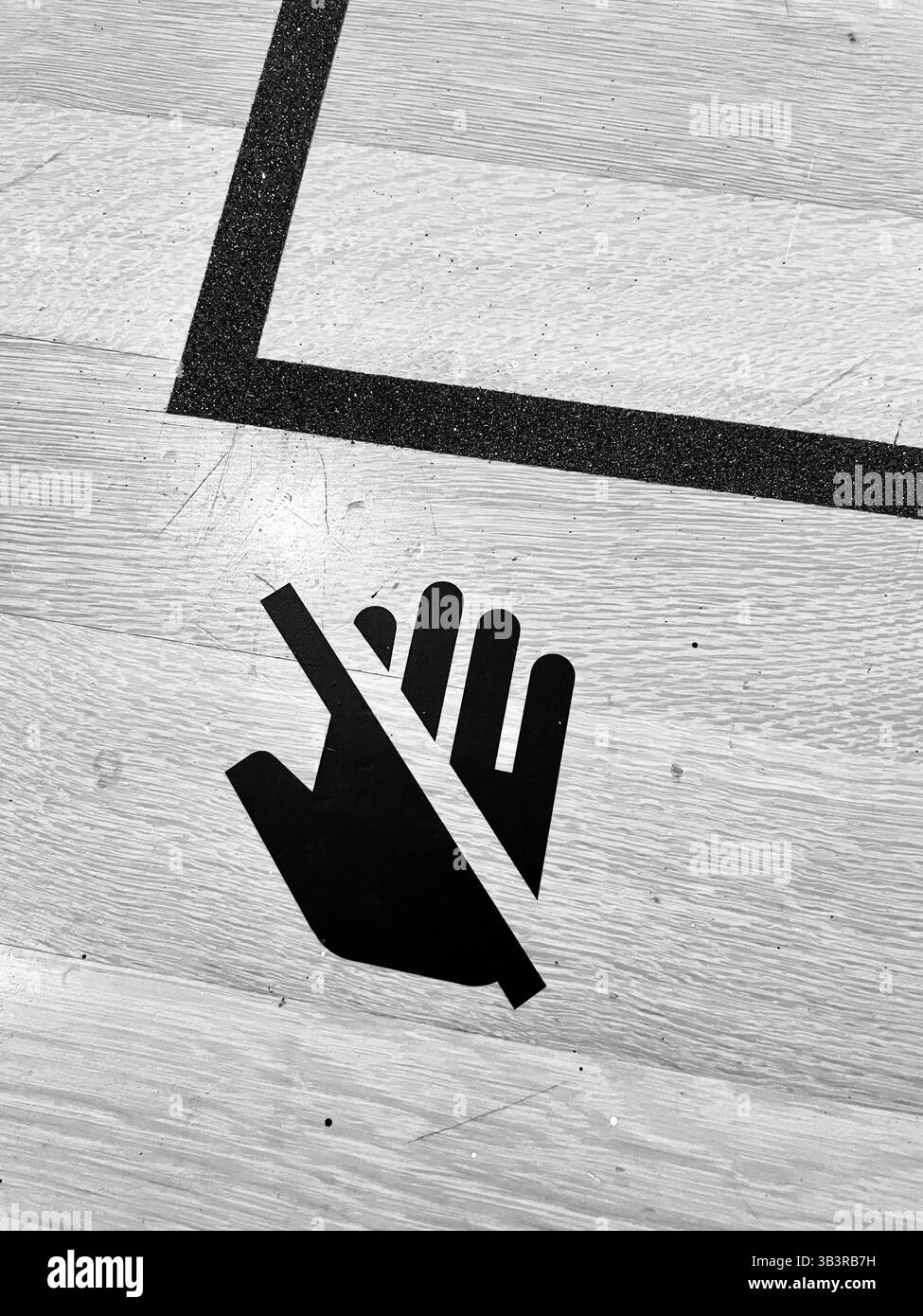 Primo piano di un cartello non toccare con il simbolo internazionale no, 2025, USA Foto Stock