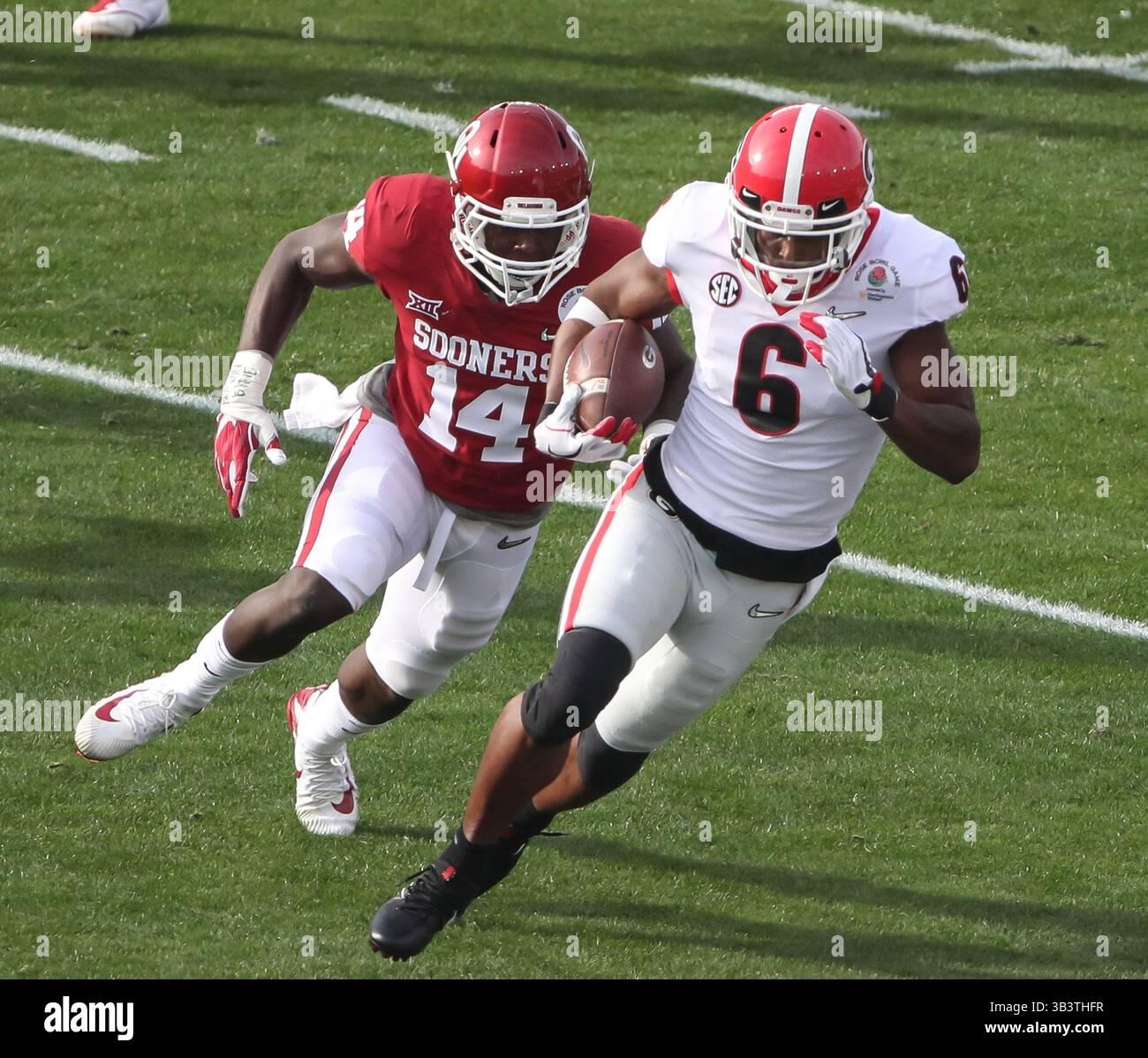 1 gennaio 2018 Pasadena CA,.. Georgia Bulldogs wide receiver Javon WIMS (6) correndo dopo la presa durante i playoff 2018 dell'NCAA College tra Georgia Bulldogs e Oklahoma Sooners al Rose Bowl di Pasadena, CA. Il 1 gennaio 2018. Jevone Moore / Cal Sport Media (immagine di credito: &Copy; Jevone Moore/CSM tramite cavo ZUMA) Foto Stock
