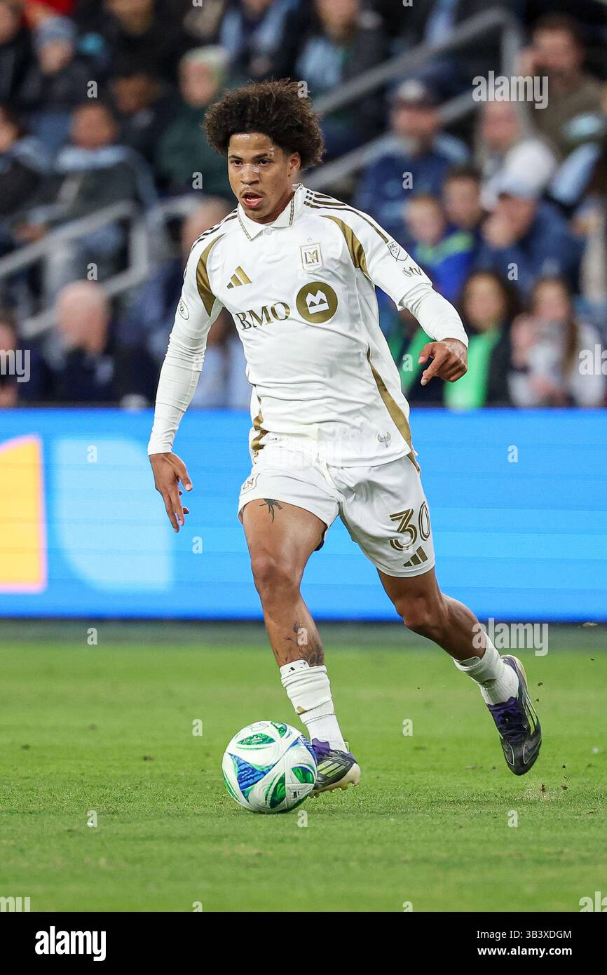 Kansas City, Kansas, Stati Uniti. 22 marzo 2025. L'attaccante del Los Angeles FC David Martinez (30) dribbla la palla contro lo Sporting Kansas City durante il primo tempo di una partita di calcio della MLS al Childrens Mercy Park di Kansas City, Kansas. David Smith/CSM/Alamy Live News Foto Stock