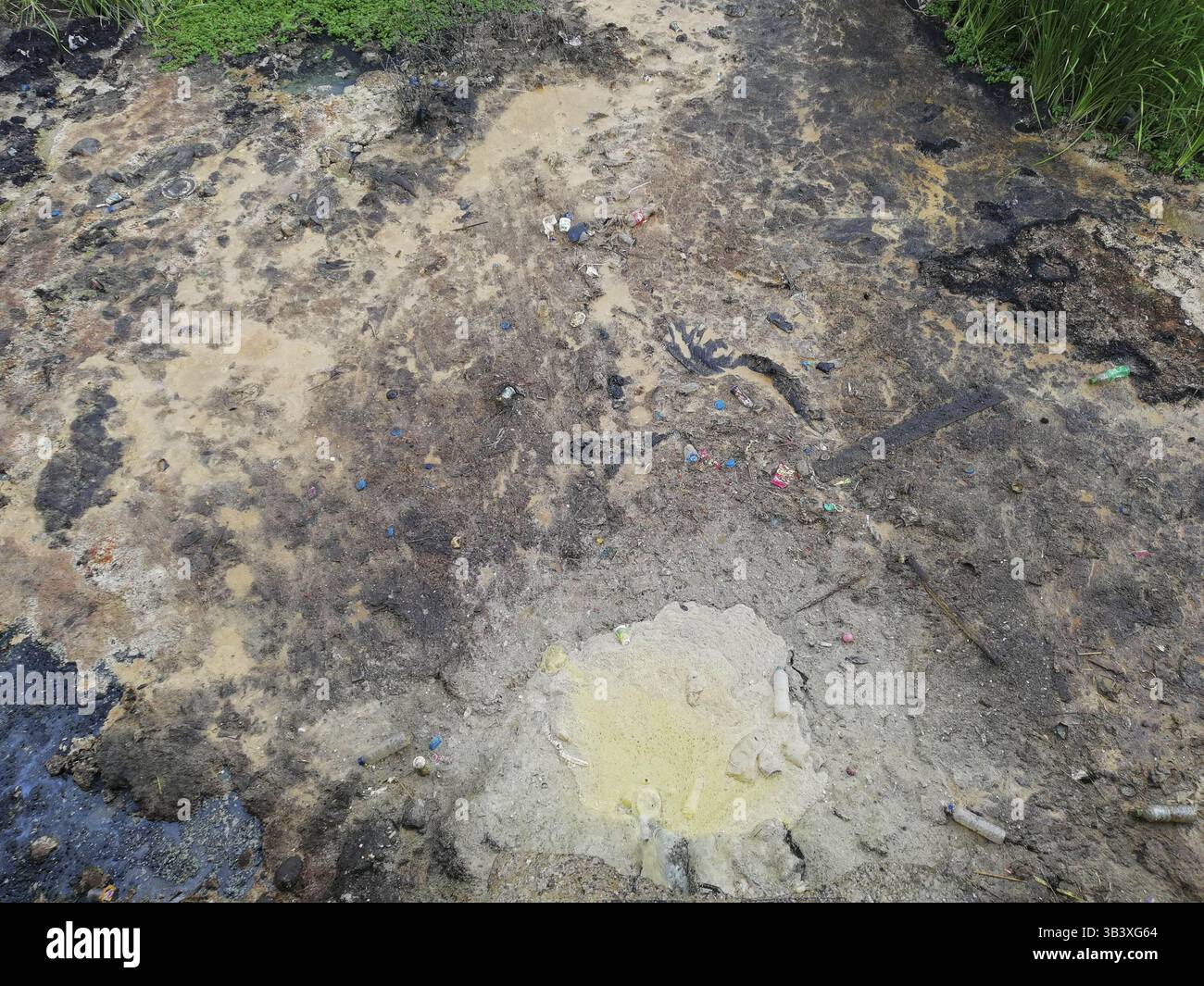 28 gennaio 2018 - Giacarta, Giacarta, Indonesia - Giacarta, Indonesia, 28 gennaio 2018 : dopo 100 giorni di Giacarta nuovo Governatore e vice : ANIES BASWEDAN e SANDIAGA uno che governano Giacarta, lo sviluppo di Giacarta che va indietro come caostico accadendo al mercato Tanah Abang lasciando che le persone vendano per strada, la situazione all'Aquarium Village che ancora non hanno soluzione, e la normalizzazione del fiume Ciliwung che ha abbandonato quando nell'era Ahok la normalizzazione sta andando bene. L'unico progresso è rappresentato dagli sviluppatori del nuovo mercato del pesce all'Aquarium Village. Anche se sono state prese molte decisioni controverse Foto Stock