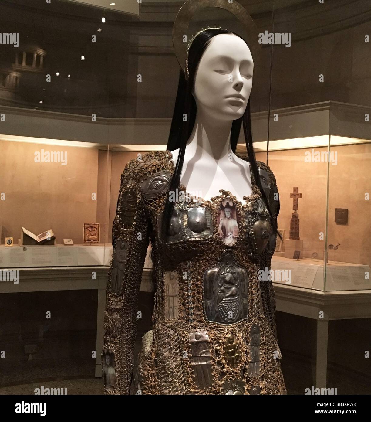 Famosa attrazione di New York, il MET ospita mostre con gli amanti dell'arte all'interno dello storico museo di New York Foto Stock