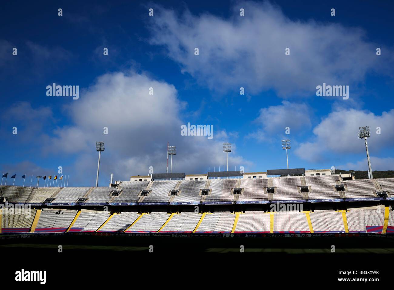 Barcellona, Spagna. 29 aprile 2025. Una vista generale all'interno dell'Estadi Olimpic Lluis Companys è visibile prima della passeggiata del FC Internazionale alla vigilia della semifinale di UEFA Champions League 2024/25 contro il Barcellona. Crediti: Nicolò campo/Alamy Live News Foto Stock