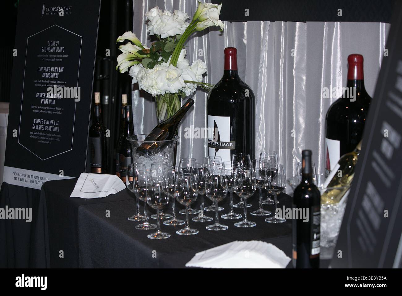18 gennaio 2018 - Los Angeles, California, Stati Uniti - presentazione dei vini Coopers Hawk al 24° SAG Awards Behind the Scenes alla Shrine Expo Hall giovedì 18 gennaio 2018 a Los Angeles, California. (Immagine di credito: © Prensa Internacional via cavo ZUMA) Foto Stock