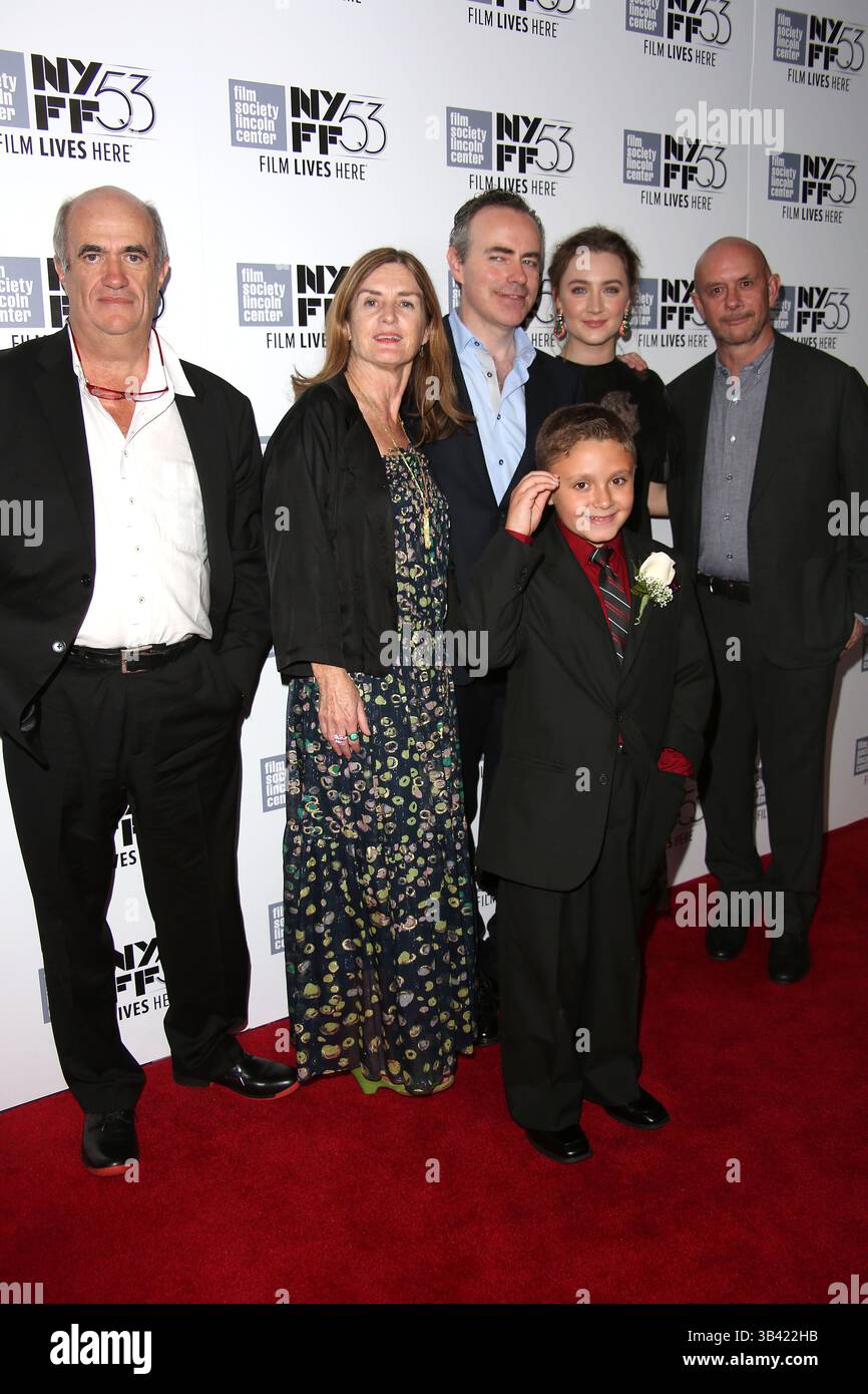7 ottobre 2015 - New York, New York, Stati Uniti - COLM TOIBIN, FINOLA DWYER, JOHN CROWLEY, SAOIRSE RONAN, NICK HORNBY, JAMES DIGIACOMO partecipa alla prima di Brooklyn al 53° Festival annuale del cinema di New York.Alice Tully Hall, Lincoln Center, NYC.7 ottobre 2015.foto di , Photos Inc 2015 (Credit Image: © Sonia Moskowitz/Globe Photos via ZUMA Wire) Foto Stock