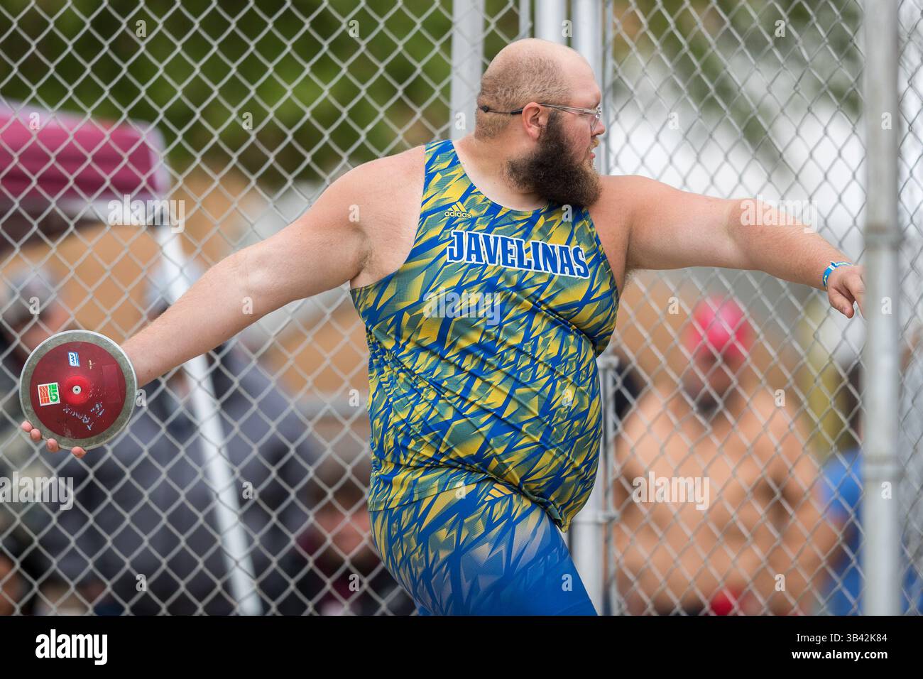 San Angelo, Texas, Stati Uniti. 5 aprile 2025. Il lanciatore di Javelinas TAMU-Kingsville Paxton Hair compete nel disco maschile durante il 53° anno David Noble Relays al Legrand Stadium al 1° Community Credit Union Field a San Angelo, Texas. Prentice C. James/CSM/Alamy Live News Foto Stock