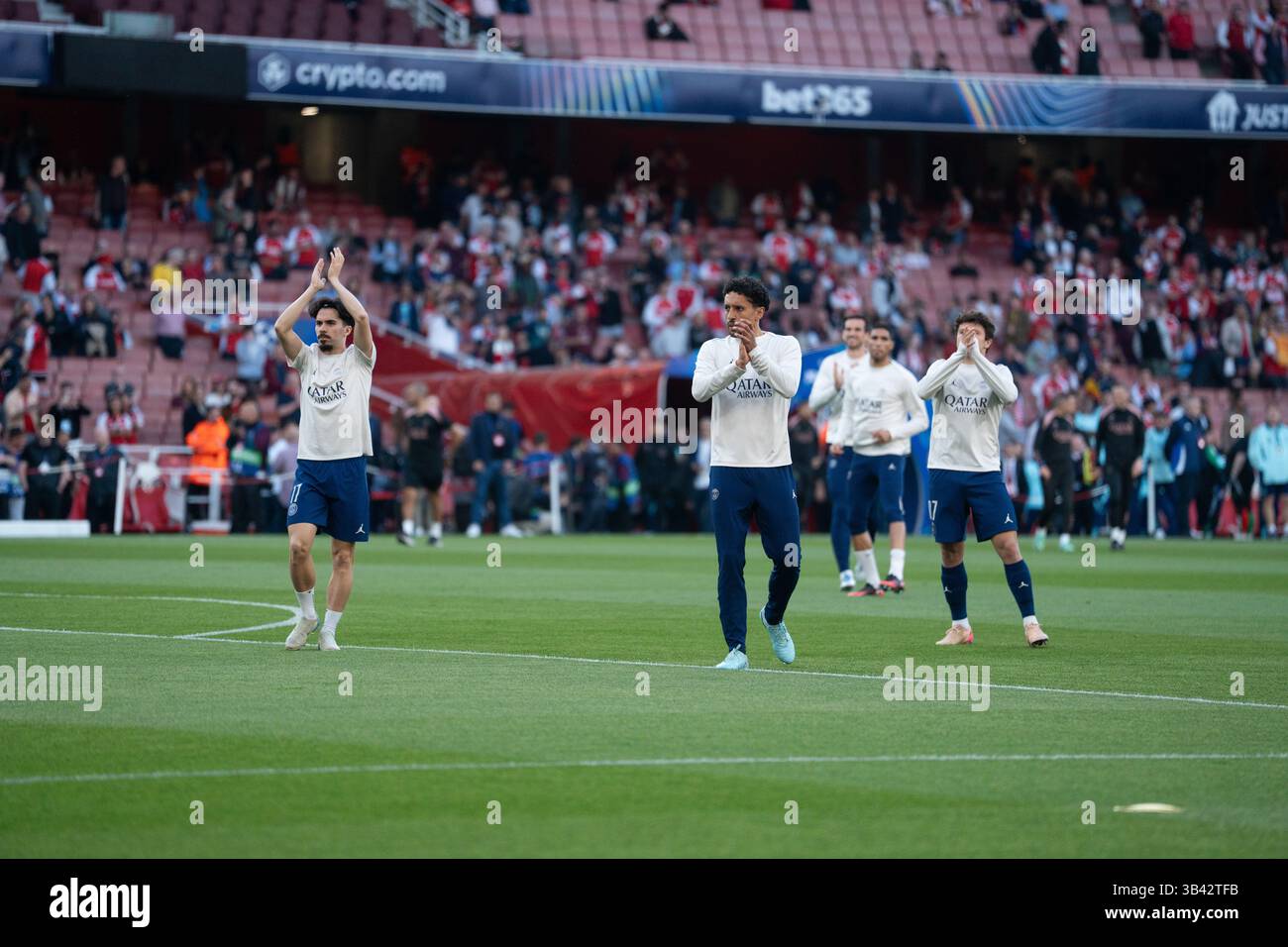 LONDRA, INGHILTERRA - APRILE 29: Il PSG si riscalda durante la semifinale di UEFA Champions League 2024/25, partita di prima gamba tra l'Arsenal e il Paris Saint-Germain all'Arsenal Emirate Stadium il 29 aprile 2025 a Londra, Inghilterra. (Foto di Lounis Tiar credito: Lounisphotography/Alamy Live News Foto Stock