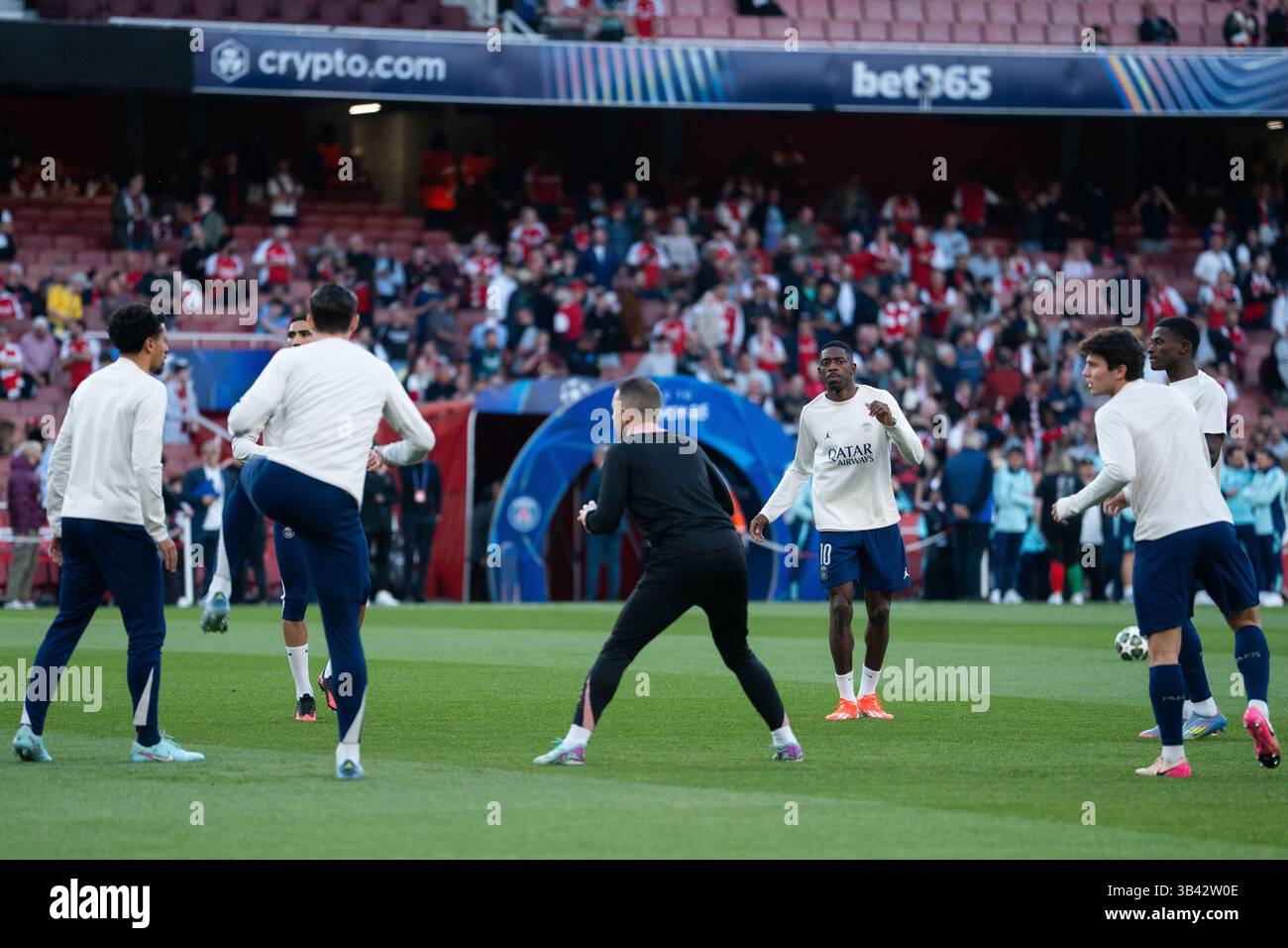 LONDRA, INGHILTERRA - APRILE 29: Il PSG si riscalda durante la semifinale di UEFA Champions League 2024/25, partita di prima gamba tra l'Arsenal e il Paris Saint-Germain all'Arsenal Emirate Stadium il 29 aprile 2025 a Londra, Inghilterra. (Foto di Lounis Tiar credito: Lounisphotography/Alamy Live News Foto Stock