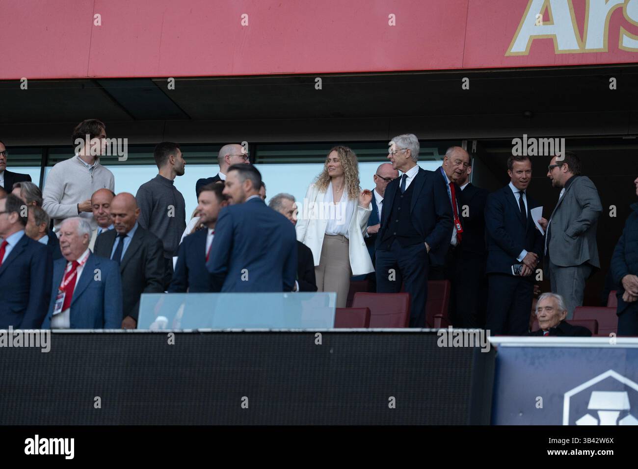LONDRA, INGHILTERRA - APRILE 29: Arsene Wenger, ex calciatore e allenatore di calcio francese e attuale capo dello sviluppo globale del calcio FIFA, in tribuna prima partita della semifinale di UEFA Champions League 2024/25 tra l'Arsenal e il Paris Saint-Germain all'Arsenal Emirate Stadium il 29 aprile 2025 a Londra, Inghilterra. (Foto di Lounis Tiar credito: Lounisphotography/Alamy Live News Foto Stock