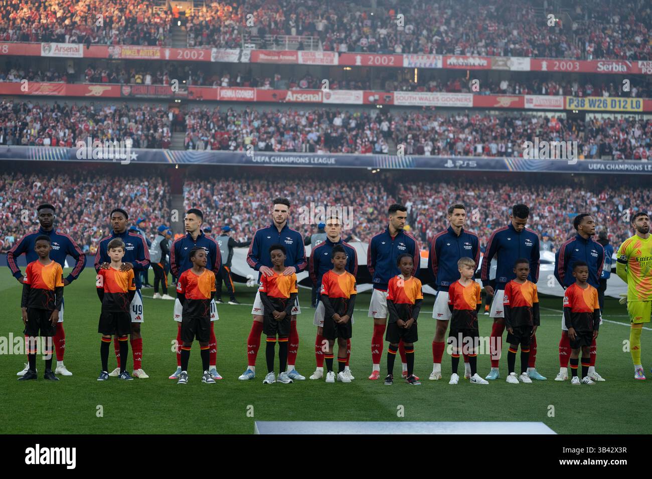 LONDRA, INGHILTERRA - APRILE 29: I giocatori dell'Arsenal si posano per una foto della squadra prima della semifinale di UEFA Champions League 2024/25 tra l'Arsenal e il Paris Saint-Germain all'Arsenal Emirate Stadium il 29 aprile 2025 a Londra, Inghilterra. (Foto di Lounis Tiar credito: Lounisphotography/Alamy Live News Foto Stock