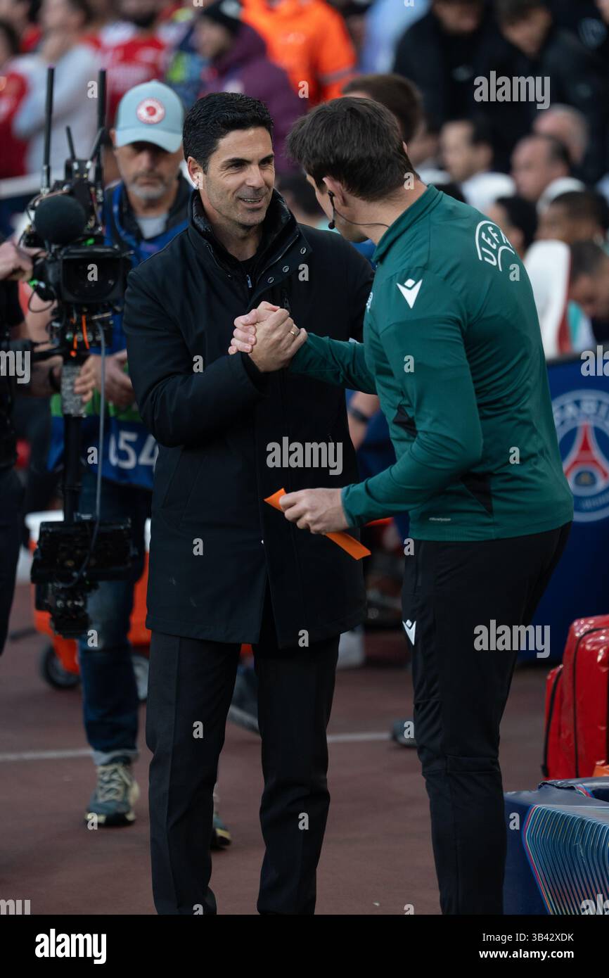 LONDRA, INGHILTERRA - APRILE 29: Mikel Arteta, Manager dell'Arsenal, ha preceduto la semifinale di UEFA Champions League 2024/25 tra l'Arsenal e il Paris Saint-Germain all'Arsenal Emirate Stadium il 29 aprile 2025 a Londra, Inghilterra. (Foto di Lounis Tiar credito: Lounisphotography/Alamy Live News Foto Stock