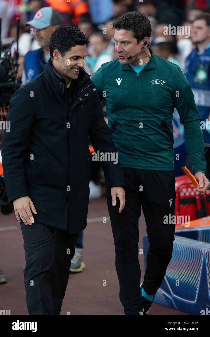 LONDRA, INGHILTERRA - APRILE 29: Mikel Arteta, Manager dell'Arsenal, ha preceduto la semifinale di UEFA Champions League 2024/25 tra l'Arsenal e il Paris Saint-Germain all'Arsenal Emirate Stadium il 29 aprile 2025 a Londra, Inghilterra. (Foto di Lounis Tiar credito: Lounisphotography/Alamy Live News Foto Stock