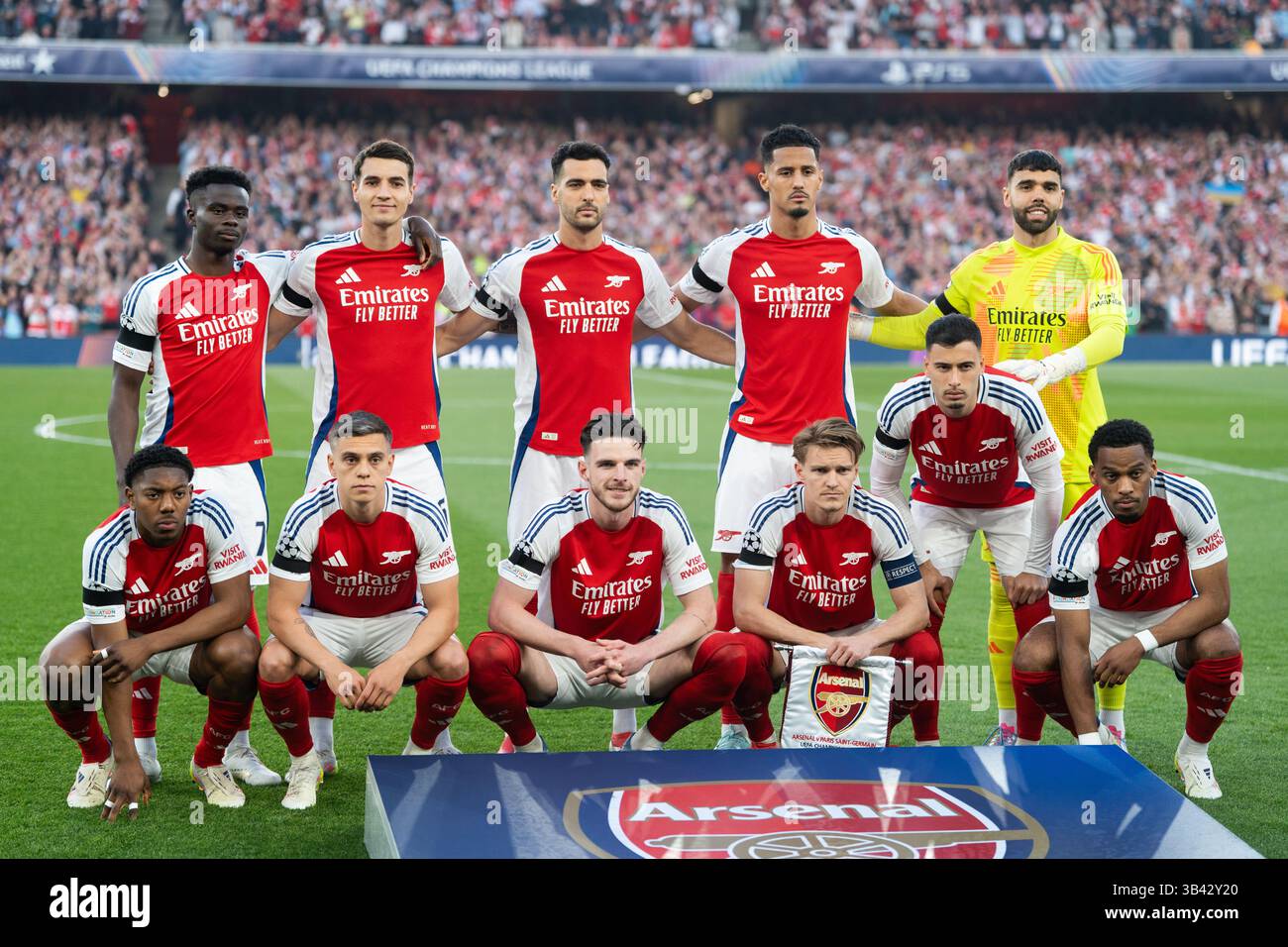 LONDRA, INGHILTERRA - APRILE 29: I giocatori dell'Arsenal si posano per una foto della squadra prima della semifinale di UEFA Champions League 2024/25 tra l'Arsenal e il Paris Saint-Germain all'Arsenal Emirate Stadium il 29 aprile 2025 a Londra, Inghilterra. (Foto di Lounis Tiar credito: Lounisphotography/Alamy Live News Foto Stock
