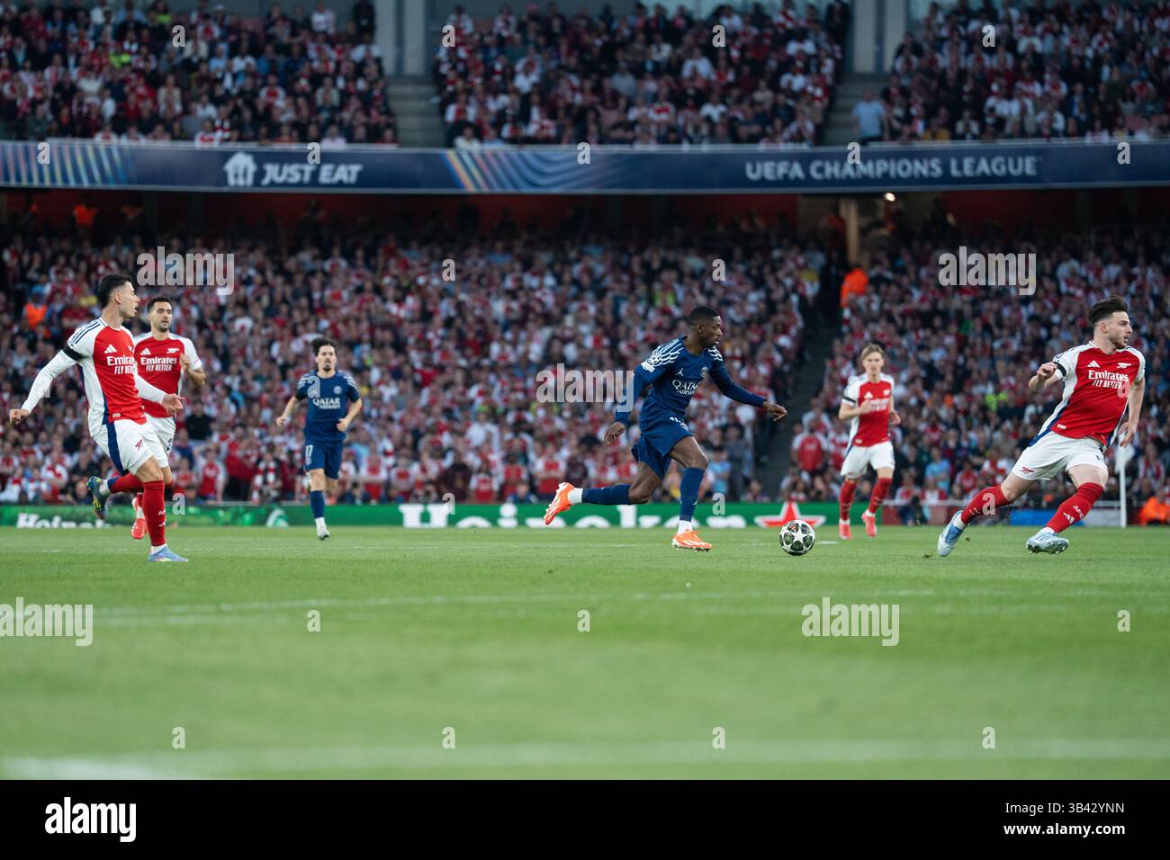 LONDRA, INGHILTERRA - APRILE 29: Ousmane Dembele durante la semifinale di UEFA Champions League 2024/25, partita di prima gamba tra Arsenal e Paris Saint-Germain all'Arsenal Emirate Stadium il 29 aprile 2025 a Londra, Inghilterra. (Foto di Lounis Tiar credito: Lounisphotography/Alamy Live News Foto Stock