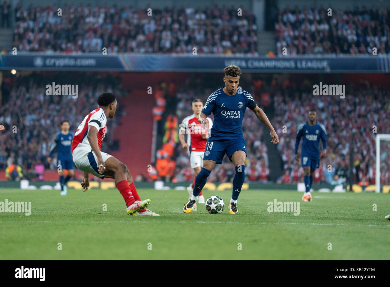 LONDRA, INGHILTERRA - APRILE 29: Désiré Doué durante la semifinale di UEFA Champions League 2024/25, partita di prima gamba tra Arsenal e Paris Saint-Germain all'Arsenal Emirate Stadium il 29 aprile 2025 a Londra, Inghilterra. (Foto di Lounis Tiar credito: Lounisphotography/Alamy Live News Foto Stock