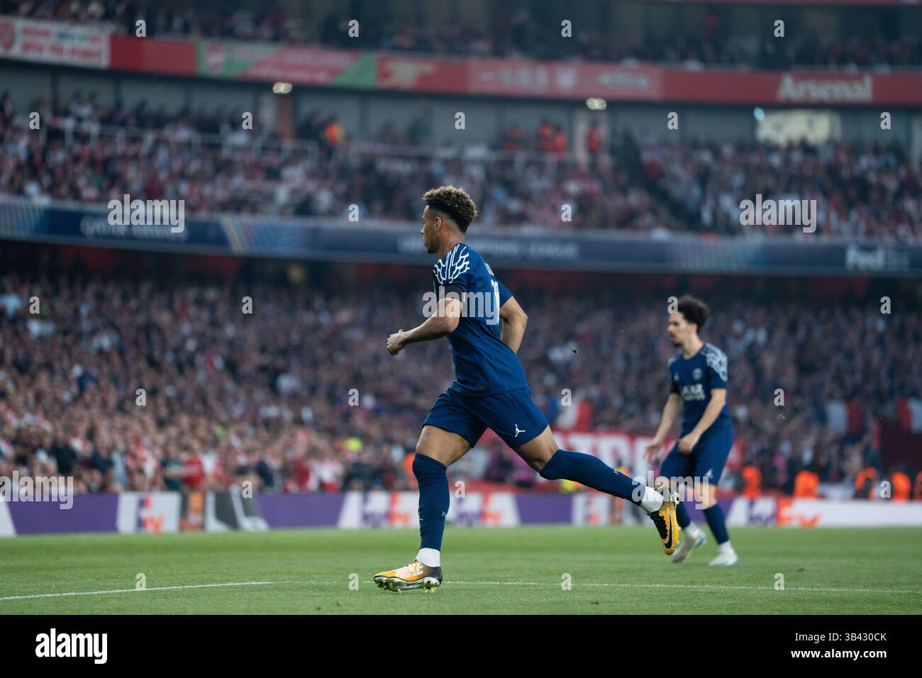 LONDRA, INGHILTERRA - APRILE 29: Désiré Doué durante la semifinale di UEFA Champions League 2024/25, partita di prima gamba tra Arsenal e Paris Saint-Germain all'Arsenal Emirate Stadium il 29 aprile 2025 a Londra, Inghilterra. (Foto di Lounis Tiar credito: Lounisphotography/Alamy Live News Foto Stock