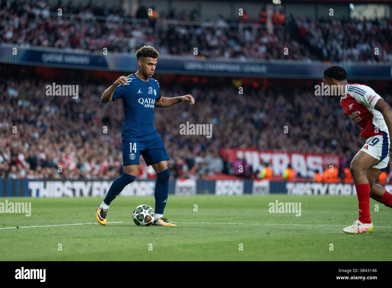 LONDRA, INGHILTERRA - APRILE 29: Désiré Doué durante la semifinale di UEFA Champions League 2024/25, partita di prima gamba tra Arsenal e Paris Saint-Germain all'Arsenal Emirate Stadium il 29 aprile 2025 a Londra, Inghilterra. (Foto di Lounis Tiar credito: Lounisphotography/Alamy Live News Foto Stock