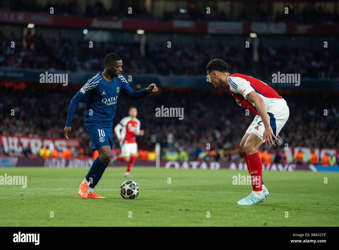 LONDRA, INGHILTERRA - APRILE 29: Ousmane Dembele e William Saliba durante la semifinale di UEFA Champions League 2024/25, partita di prima gamba tra Arsenal e Paris Saint-Germain all'Arsenal Emirate Stadium il 29 aprile 2025 a Londra, Inghilterra. (Foto di Lounis Tiar credito: Lounisphotography/Alamy Live News Foto Stock