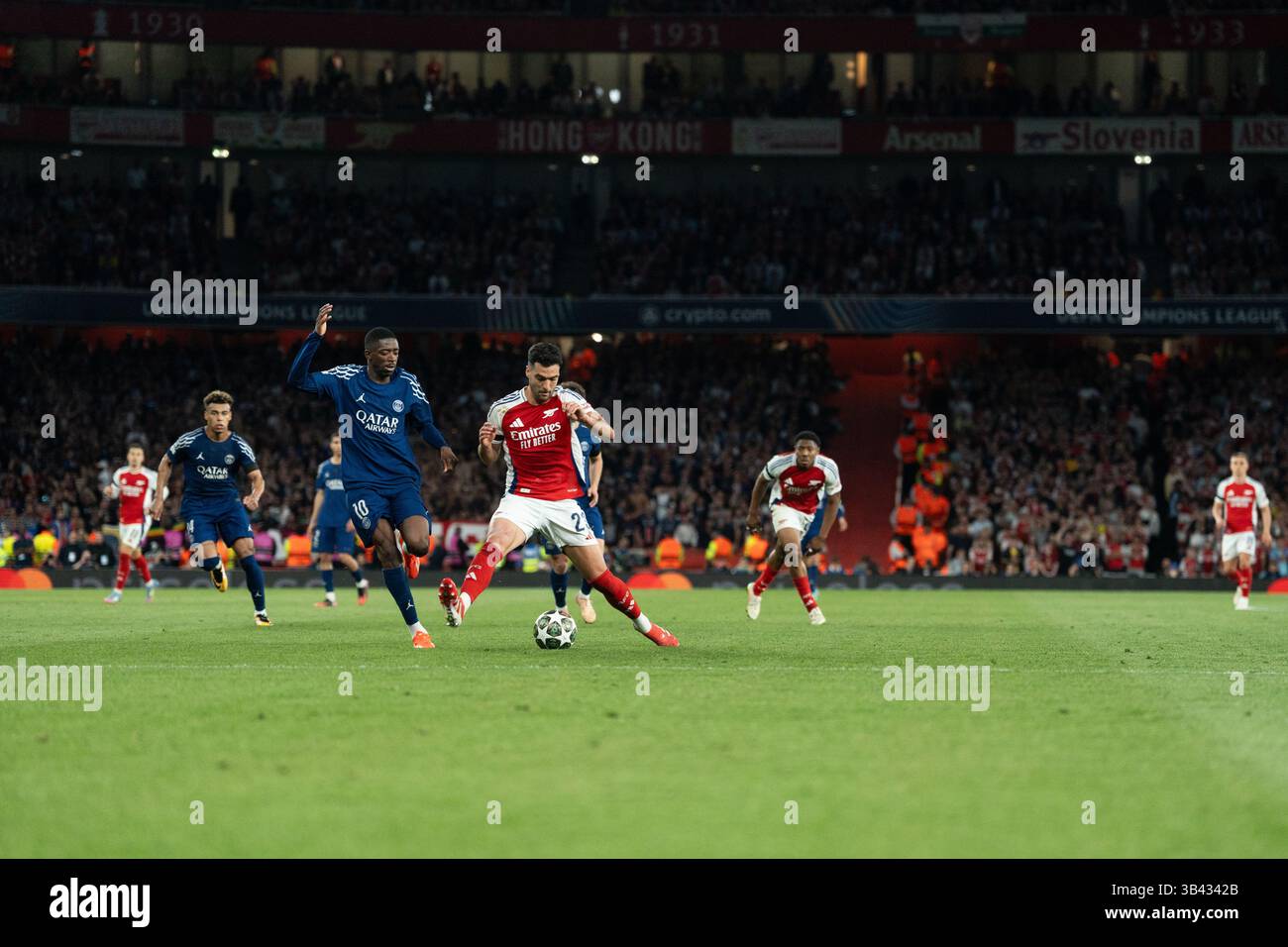 LONDRA, INGHILTERRA - APRILE 29: Ousmane Dembele e Mikel Merino durante la semifinale di UEFA Champions League 2024/25, partita di prima gamba tra Arsenal e Paris Saint-Germain all'Arsenal Emirate Stadium il 29 aprile 2025 a Londra, Inghilterra. (Foto di Lounis Tiar credito: Lounisphotography/Alamy Live News Foto Stock