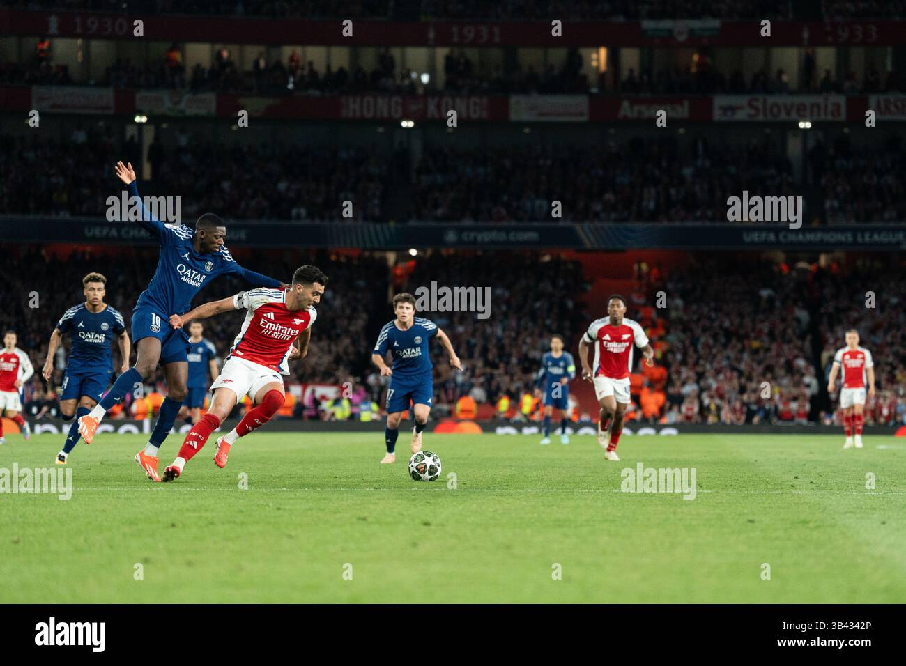 LONDRA, INGHILTERRA - APRILE 29: Ousmane Dembele e Mikel Merino durante la semifinale di UEFA Champions League 2024/25, partita di prima gamba tra Arsenal e Paris Saint-Germain all'Arsenal Emirate Stadium il 29 aprile 2025 a Londra, Inghilterra. (Foto di Lounis Tiar credito: Lounisphotography/Alamy Live News Foto Stock