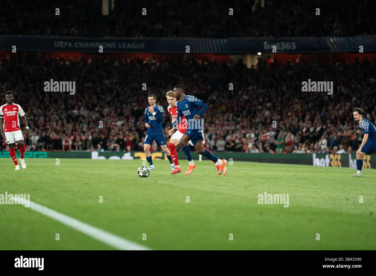 LONDRA, INGHILTERRA - APRILE 29: Ousmane Dembele durante la semifinale di UEFA Champions League 2024/25, partita di prima gamba tra Arsenal e Paris Saint-Germain all'Arsenal Emirate Stadium il 29 aprile 2025 a Londra, Inghilterra. (Foto di Lounis Tiar credito: Lounisphotography/Alamy Live News Foto Stock