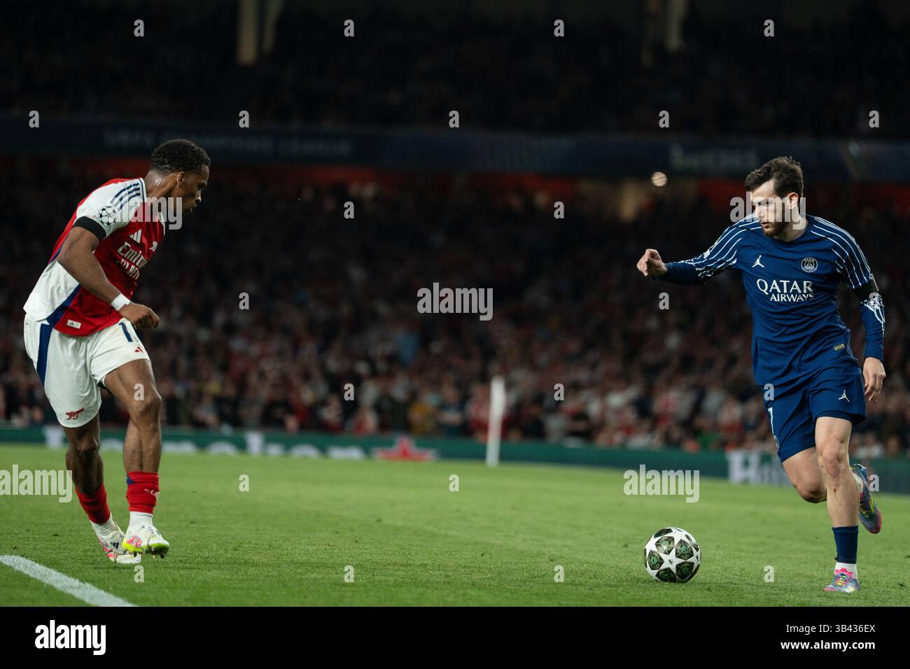 LONDRA, INGHILTERRA - APRILE 29: Khvicha Kvaratskhelia durante la semifinale di UEFA Champions League 2024/25 - partita di prima gamba tra Arsenal e Paris Saint-Germain all'Arsenal Emirate Stadium il 29 aprile 2025 a Londra, Inghilterra. (Foto di Lounis Tiar credito: Lounisphotography/Alamy Live News Foto Stock