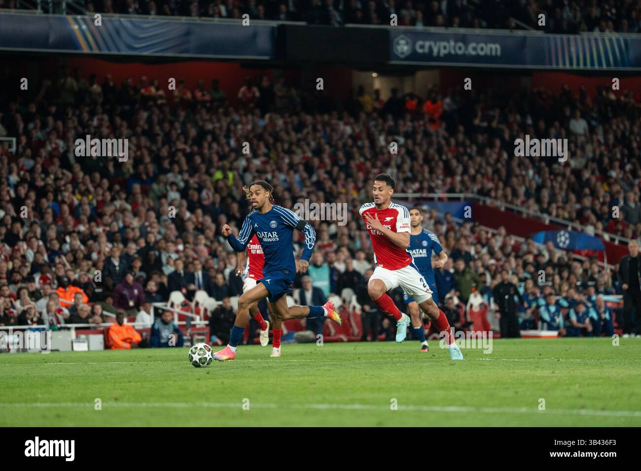 LONDRA, INGHILTERRA - APRILE 29: Bradley Barcola durante la semifinale di UEFA Champions League 2024/25, partita di prima gamba tra Arsenal e Paris Saint-Germain all'Arsenal Emirate Stadium il 29 aprile 2025 a Londra, Inghilterra. (Foto di Lounis Tiar credito: Lounisphotography/Alamy Live News Foto Stock