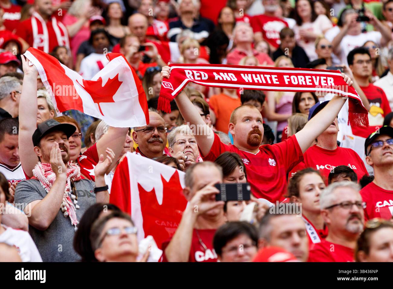 21 giugno 2015 - Vancouver, Columbia Britannica, CANADA - Un'atmosfera generale per i tifosi alla Coppa del mondo femminile FIFA Canada 2015 (16° turno - partita 44) tra Canada e Svizzera al BC Place. (Immagine di credito: © Andrew Chin/ZUMA Wire) Foto Stock