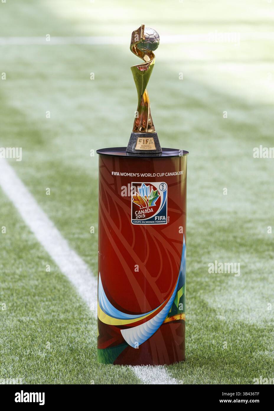 5 luglio 2015 - Vancouver, Columbia Britannica, CANADA - il trofeo della Coppa del mondo viene illustrato prima della Coppa del mondo femminile FIFA Canada 2015 (finali - partita 52) tra USA e Giappone al BC Place. (Immagine di credito: © Andrew Chin/ZUMA Wire) Foto Stock