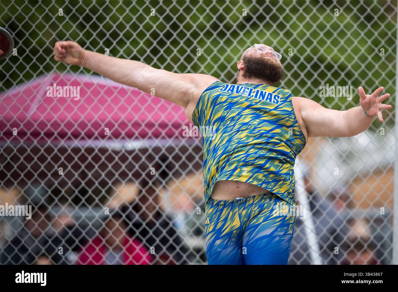 San Angelo, Texas, Stati Uniti. 5 aprile 2025. Il lanciatore di Javelinas TAMU-Kingsville Paxton Hair compete nel disco maschile durante il 53° anno David Noble Relays al Legrand Stadium al 1° Community Credit Union Field a San Angelo, Texas. Prentice C. James/CSM/Alamy Live News Foto Stock