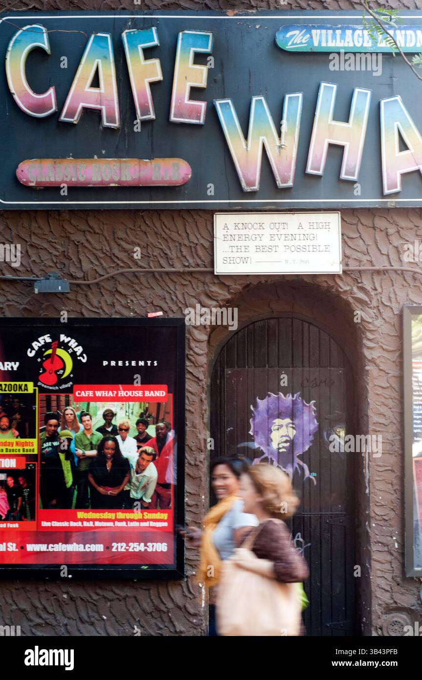 25 maggio 2015 - New York, New York, Stati Uniti - Greenwich Village, Thompsen Street, vita notturna, bar, Cafe Wha , musica dal vivo, strada, New York. Cafe Wha luogo di ritrovo musicale in Macdougal Street Greenwich Village New York City. "Cafe Wha" Street Scenes, cartello, su Mac Dougal St., Manhattan. (Immagine di credito: © Sergi Reboredo/ZUMA Wire/ZUMAPRESS.com) Foto Stock 25 maggio 2015 - New York, New York, Stati Uniti - Greenwich Village, Thompsen Street, vita notturna, bar, Cafe Wha , musica dal vivo, strada, New York. Cafe Wha luogo di ritrovo musicale in Macdougal Street Greenwich Village New York City. "Cafe Wha" Street Scenes, cartello, su Mac Dougal St., Manhattan. (Immagine di credito: © Sergi Reboredo/ZUMA Wire/ZUMAPRESS.com) Foto Stock