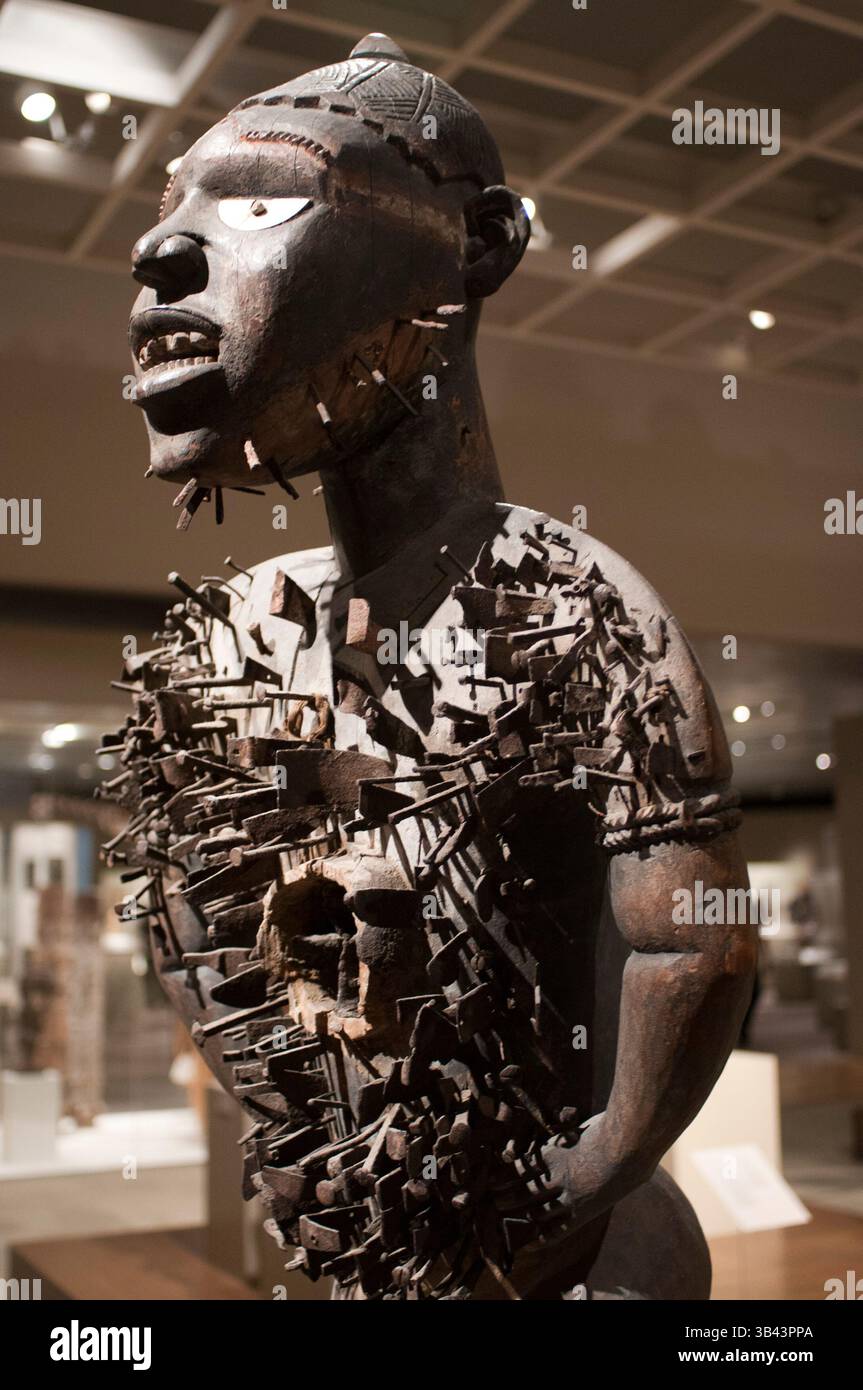 27 maggio 2015 - New York, New York, Stati Uniti - Kongo Power Figure, Mangaaka. Arte africana al Metropolitan Museum of Art, MOMA, 1000 Fifth Avenue e 82nd Street. (Immagine di credito: © Sergi Reboredo/ZUMA Wire/ZUMAPRESS.com) Foto Stock