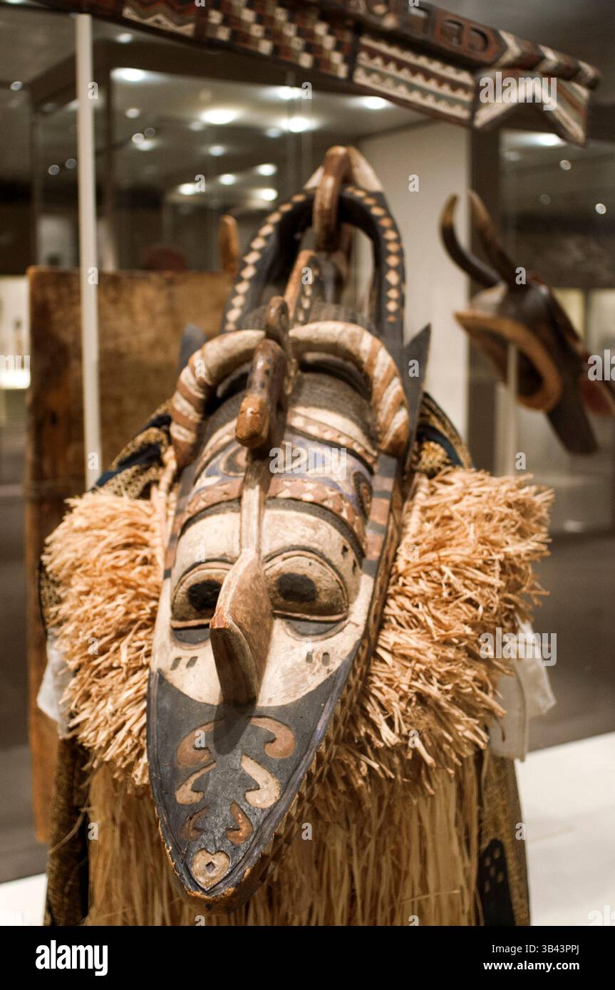 27 maggio 2015 - New York, New York, Stati Uniti - Western Guinea Coast Masquerades. Arte africana al Metropolitan Museum of Art, MOMA, 1000 Fifth Avenue e 82nd Street. (Immagine di credito: © Sergi Reboredo/ZUMA Wire/ZUMAPRESS.com) Foto Stock