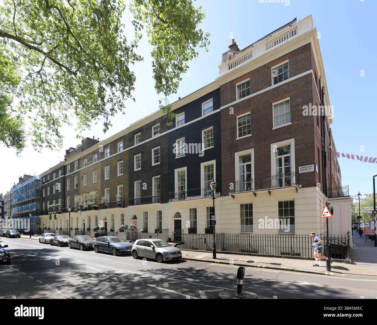Residenze georgiane sul lato ovest di Connaught Square nel ricco quartiere di Marylebone, Regno Unito. Foto Stock