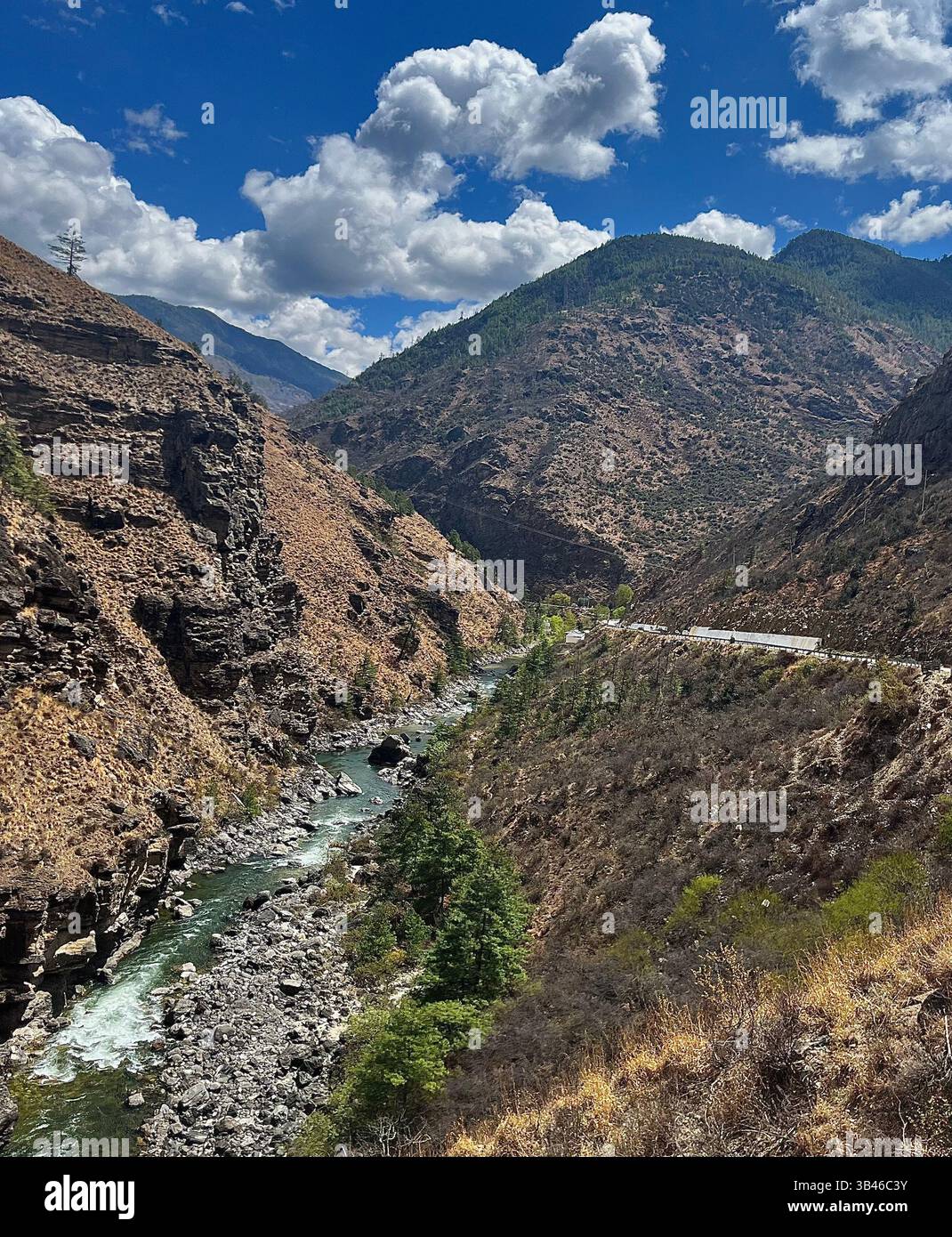 Valle dell'Himalaya in Bhutan - Immagine stock catturata con smartphone