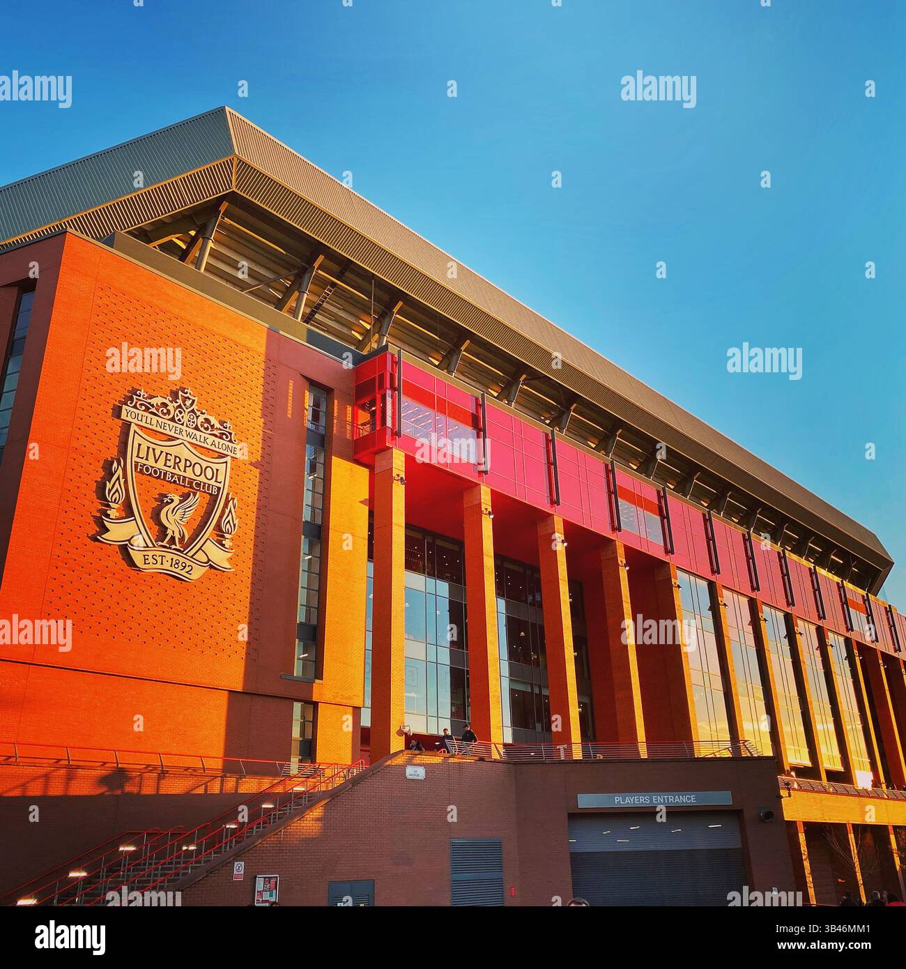 Esterno dell'Anfield Stadium, sede del Liverpool FC, giornata di sole e cielo azzurro. Niente persone. Fotografato a Liverpool, Regno Unito. Ottobre 30 2021. Foto Stock