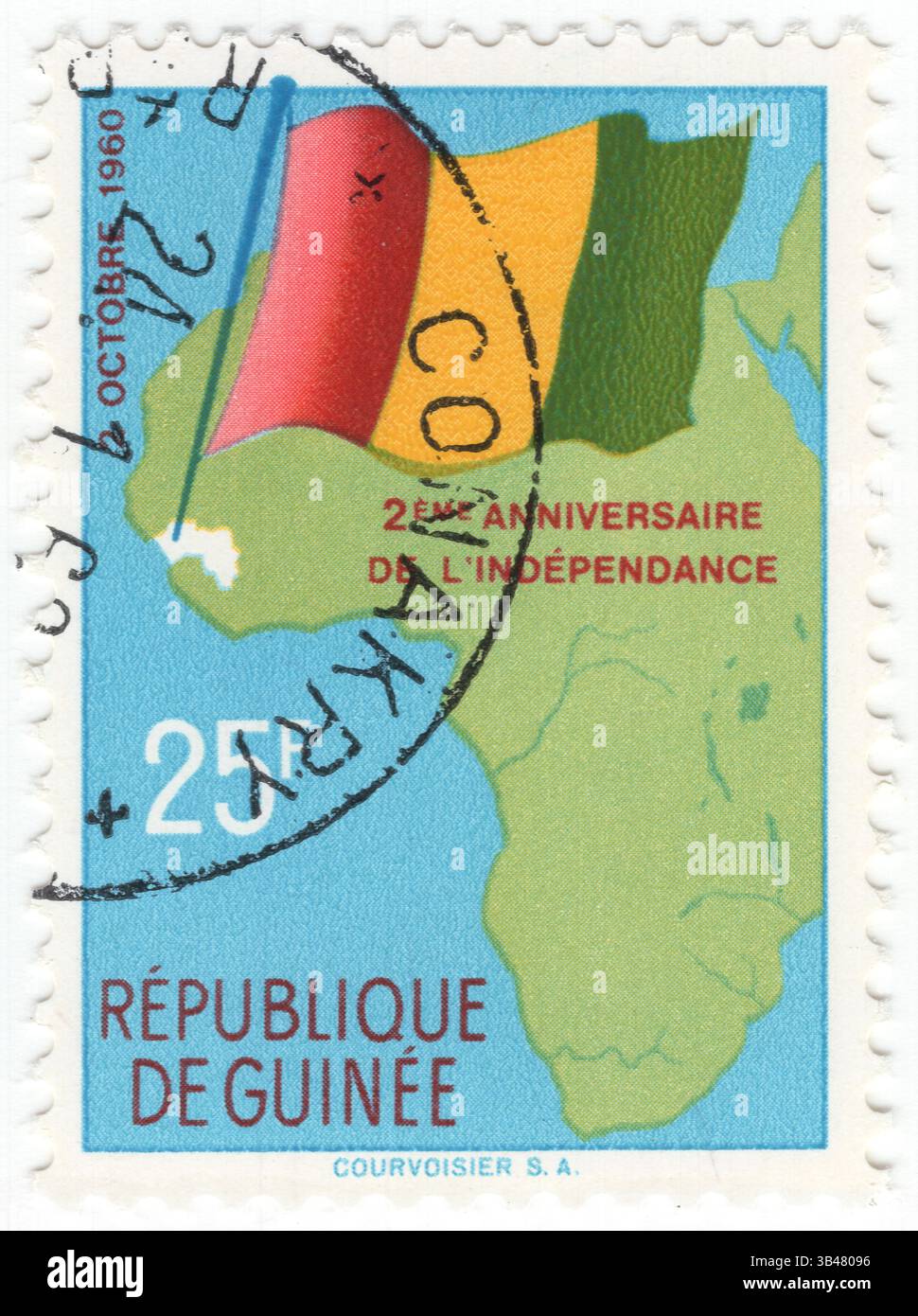 GUINEA - 1960 ottobre 2: Francobollo multicolore da 25 franchi raffigurante la Mappa e la bandiera della Guinea. Secondo anniversario dell'indipendenza. La Repubblica di Guinea è un paese costiero dell'Africa occidentale. Viene talvolta indicata come Guinea-Conakry dal nome della sua capitale Conakry, per distinguerla da altri territori della regione omonima come la Guinea-Bissau e la Guinea Equatoriale. Ex Guinea francese, ha raggiunto l'indipendenza nel 1958. Ha una storia di colpi di stato militari Foto Stock