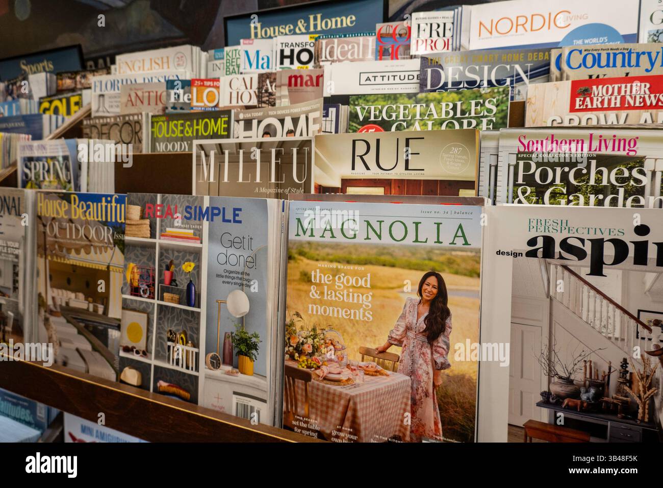Barnes & Noble Booksellers sulla Fifth Avenue a New York City ha una vasta selezione di libri e riviste, Stati Uniti 2025 Foto Stock