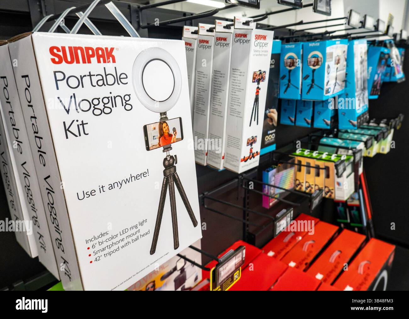 BEST Buy è un rivenditore di elettronica di consumo situato sulla Fifth Avenue, 2025, Midtown Manhattan, New York City, Stati Uniti Foto Stock