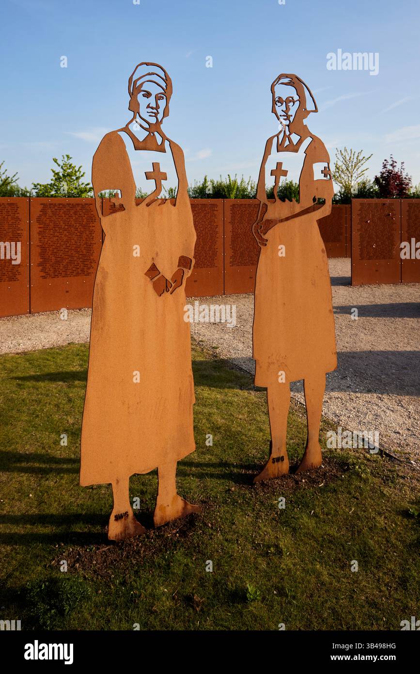 International Bomber Command Centre Women in War Memorial, inaugurato nel 2018, l'International Bomber Command Centre (IBCC) è un memoriale e un'interpretazione Foto Stock