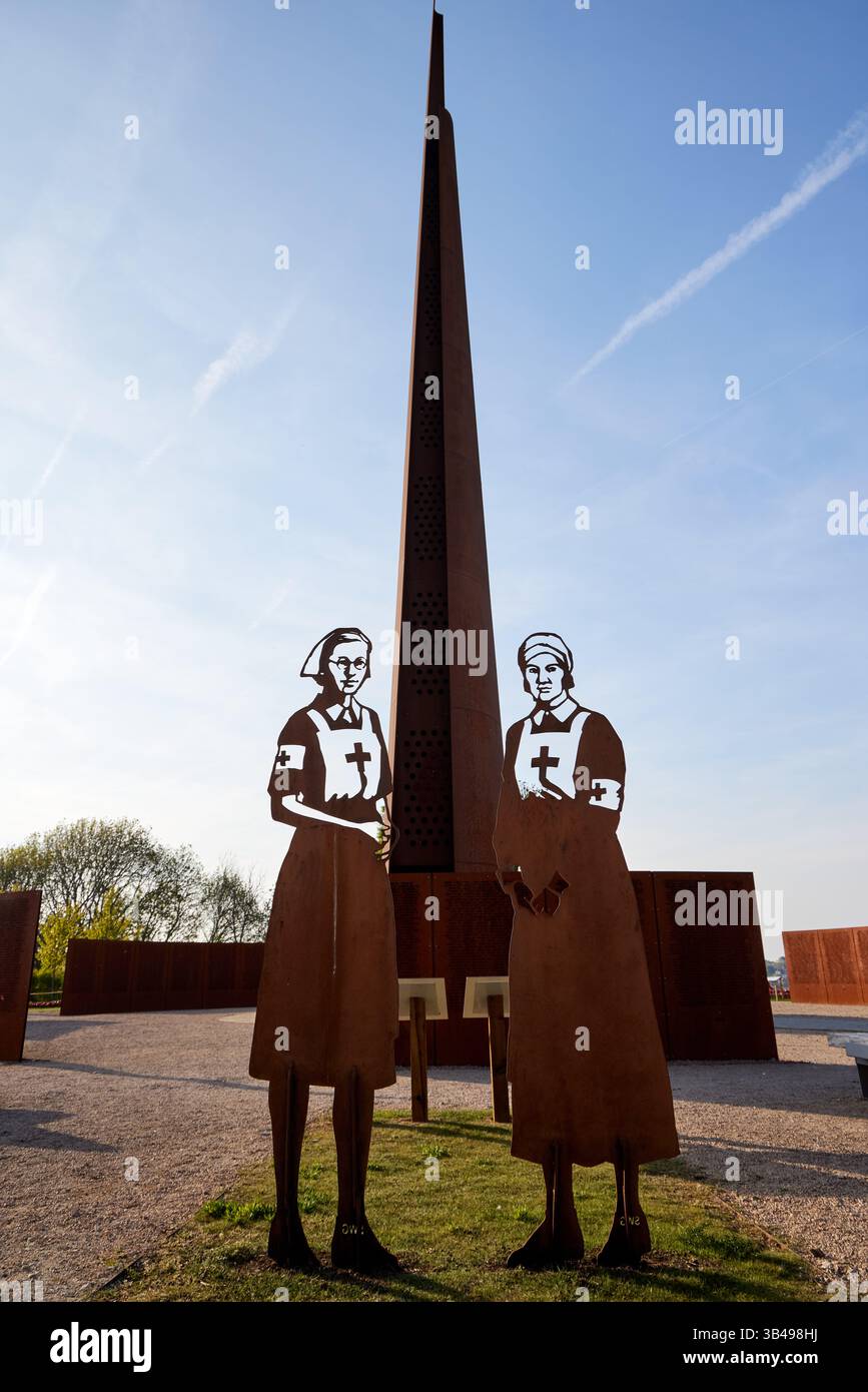 International Bomber Command Centre Women in War Memorial, inaugurato nel 2018, l'International Bomber Command Centre (IBCC) è un memoriale e un'interpretazione Foto Stock