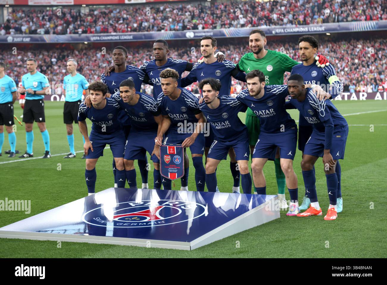 Il gruppo PSG si è svolto nella semifinale di UEFA Champions League contro Paris Saint-Germain, all'Emirates Stadium di Londra, Regno Unito, il 29 aprile 2025. Foto Stock