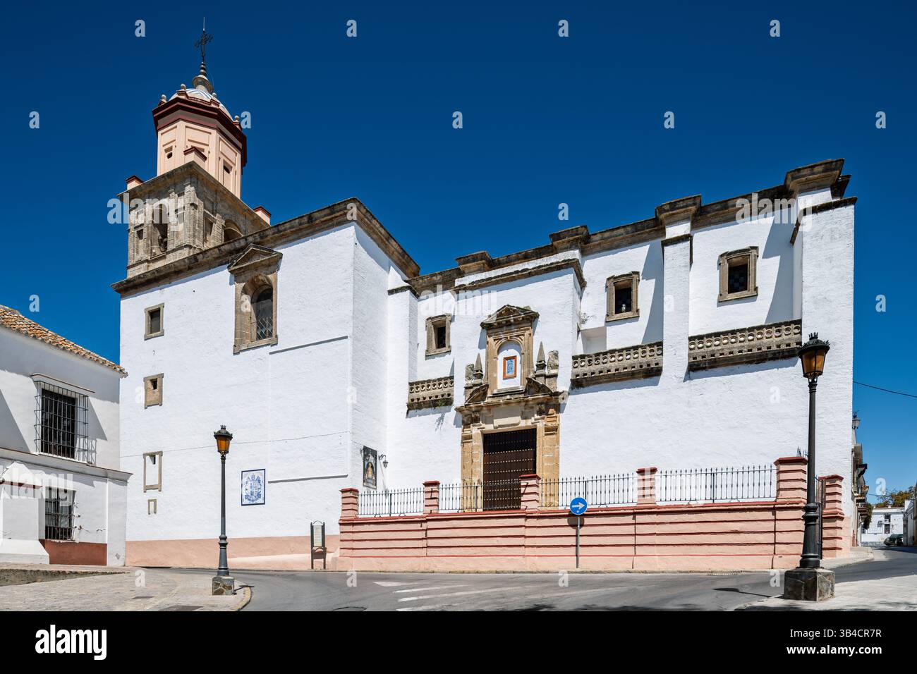 La basilica di la Caridad, progettata da Alonso de Vandelvira, si trova nel Barrio alto, mostrando l'architettura dell'inizio del XVII secolo. Foto Stock