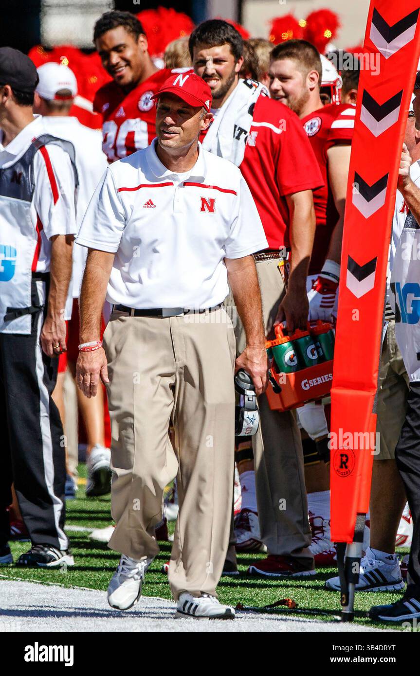 26 settembre 2015 - Lincoln, Nebraska. Stati Uniti - Nebraska Cornhuskers allenatore Mike Riley in azione durante una partita di football della NCAA Division 1 tra i Southern Mississippi Golden Eagles e i Nebraska Cornhuskers al Memorial Stadium di Lincoln, Nebraska ha vinto 36-28.presenze: 89.899.Michael Spomer/Cal Sport Media. (Immagine di credito: © Michael Spomer/CSM via ZUMA Wire) Foto Stock