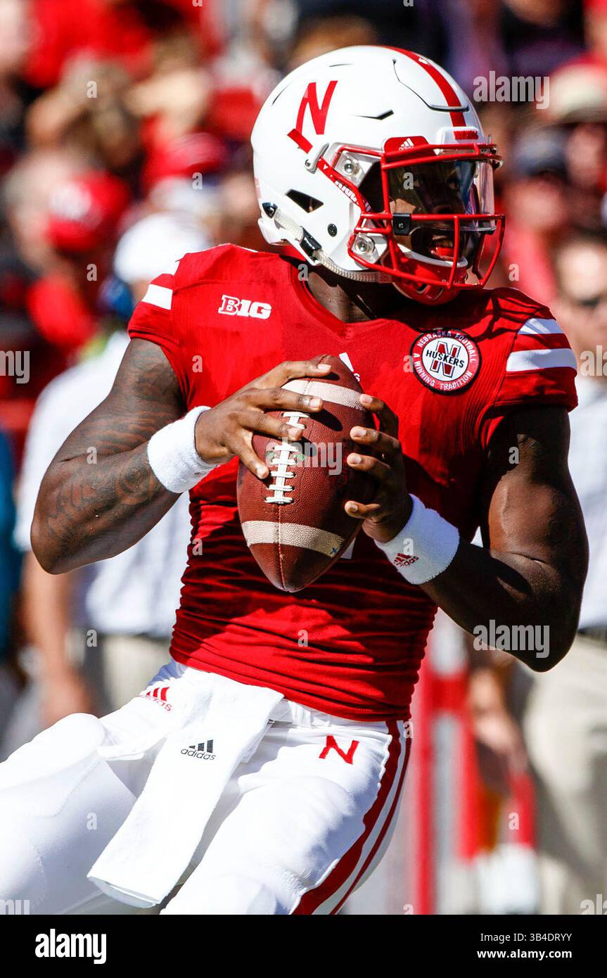 26 settembre 2015 - Lincoln, Nebraska. U.S. - Nebraska Cornhuskers quarterback Tommy Armstrong Jr. N. 4 in azione durante una partita di football della NCAA Division 1 tra i Southern Mississippi Golden Eagles e i Nebraska Cornhuskers al Memorial Stadium di Lincoln, Nebraska ha vinto 36-28.presenze: 89.899.Michael Spomer/Cal Sport Media(Credit Image: © Michael Spomer/CSM via ZUMA Wire) Foto Stock