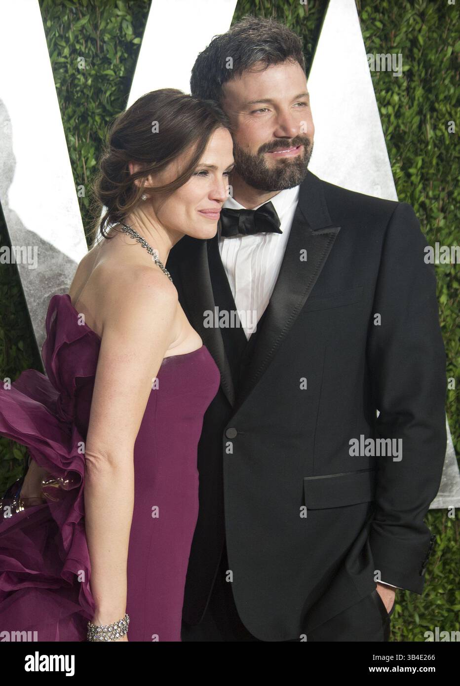 30 giugno 2015 - la coppia di Hollywood BEN AFFLECK e JENNIFER GARNER affermano di aver preso "la difficile decisione di divorziare". La coppia si è sposata dal 2005 e ha tre figli di età compresa tra i tre e i nove anni. Nella foto: Ben Affleck e Jennifer Gardner al Vanity Fair Oscar Party con il suo Oscar come miglior regista per ''Argo'' alle Sunset Towers di West Hollywood, California, domenica 24 febbraio 2013. (Immagine di credito: © Prensa Internacional/ZUMA Wire) Foto Stock